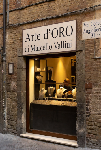 Shop view of Arte d’ORO di Marcello Vallini in Siena